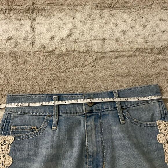 : : HOLLISTER High Rise Cut Off Denim Shorts with Lace Trim on Sides : : - Picture 3 of 8